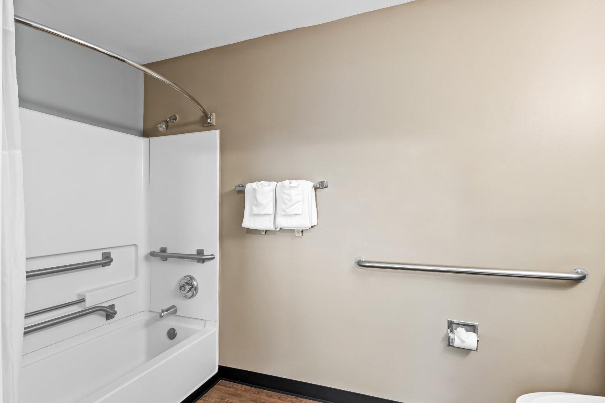 Efficiency King Room - Accessible/Non-Smoking