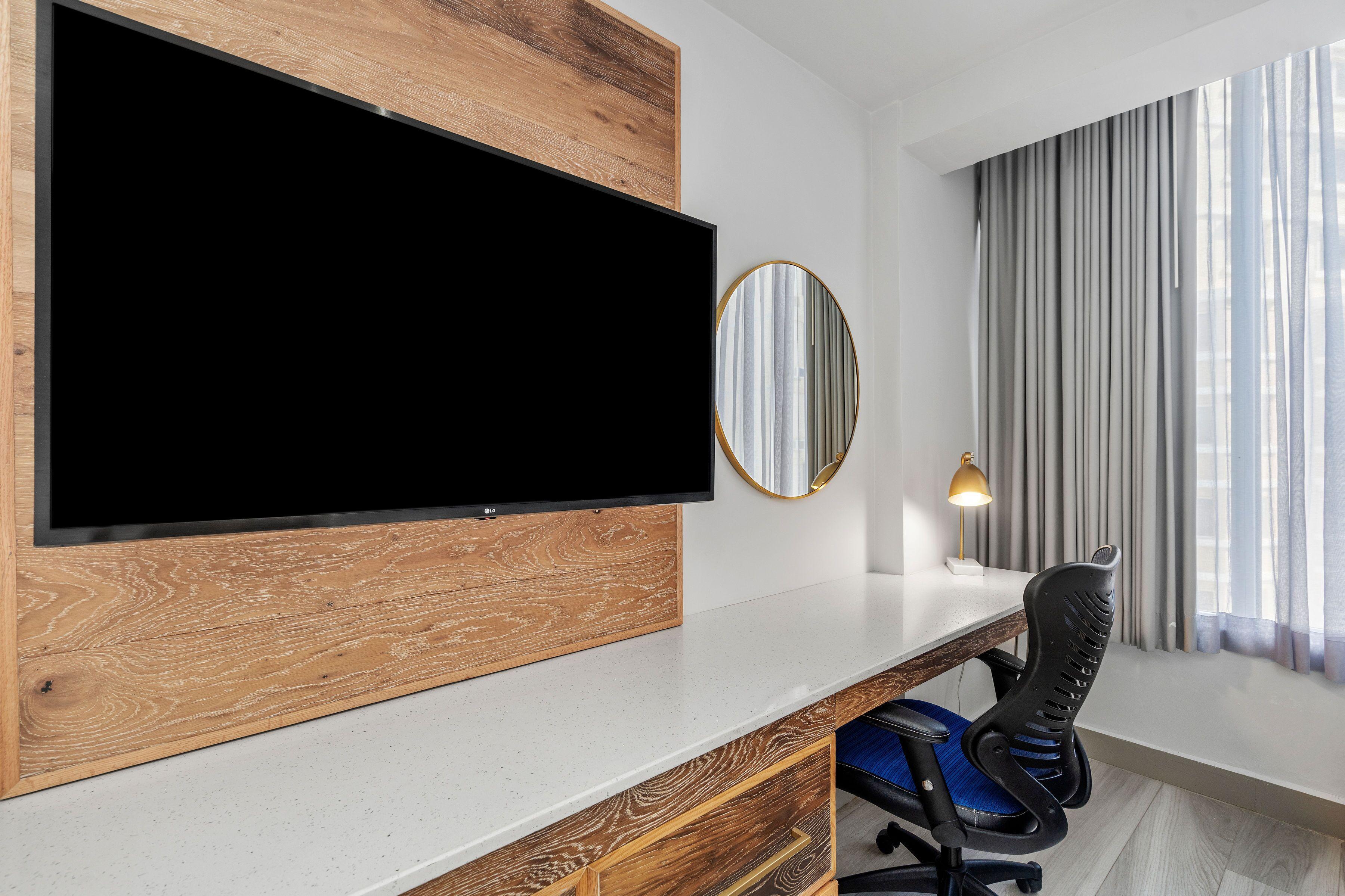 Standard King Room Accessible