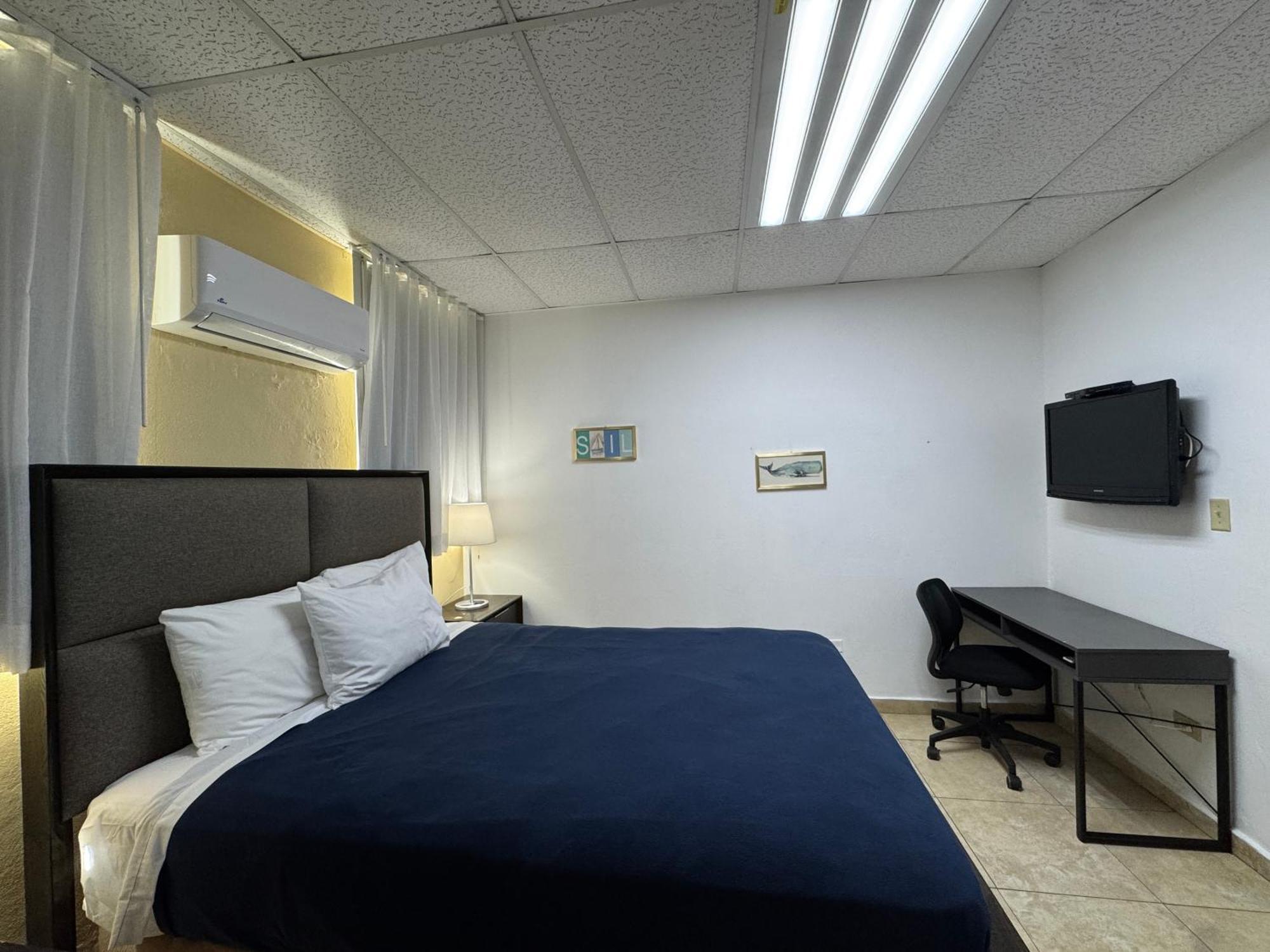 Standard Room One Queen Bed