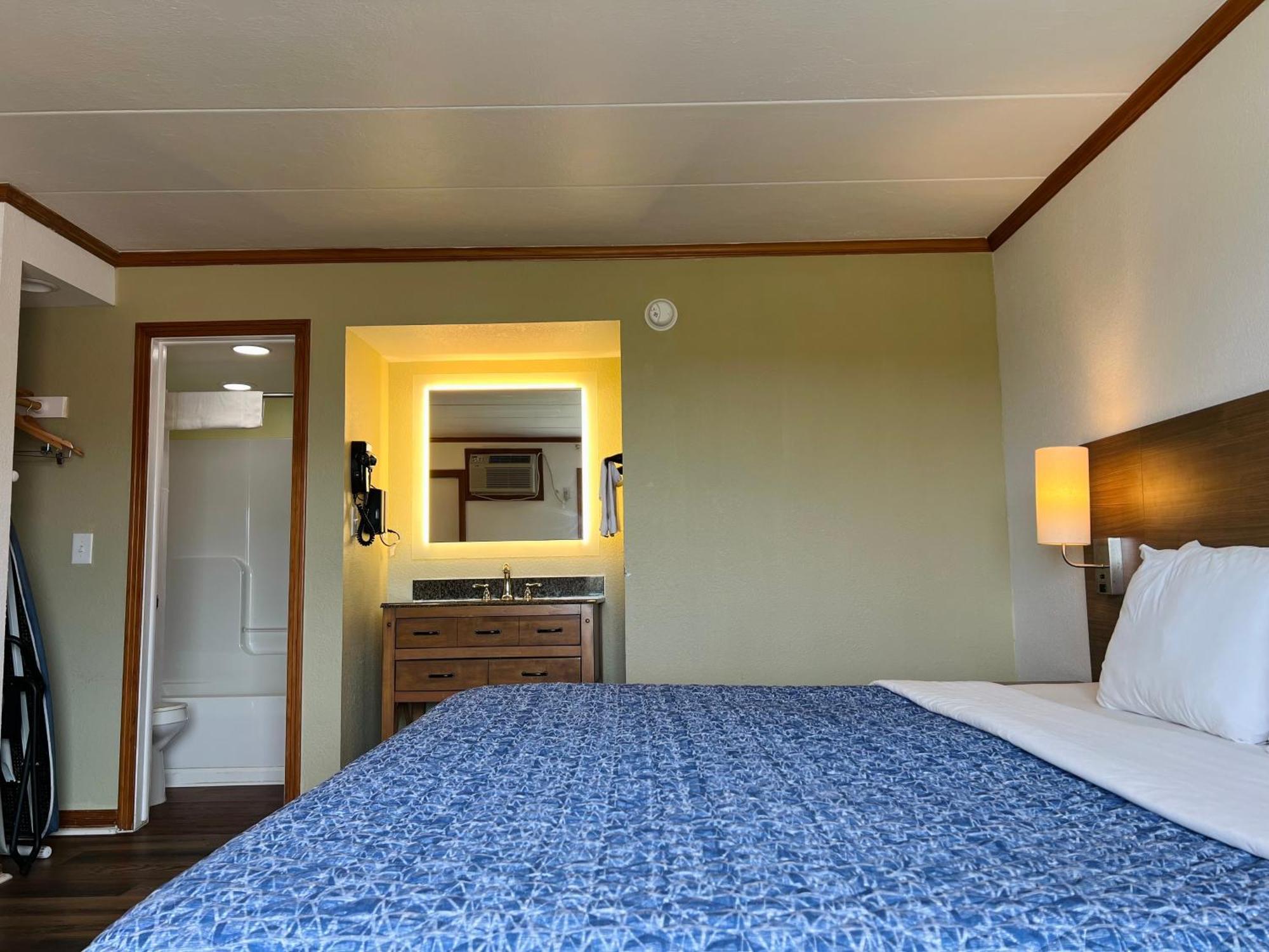 King Room with Ocean View - Non-Smoking