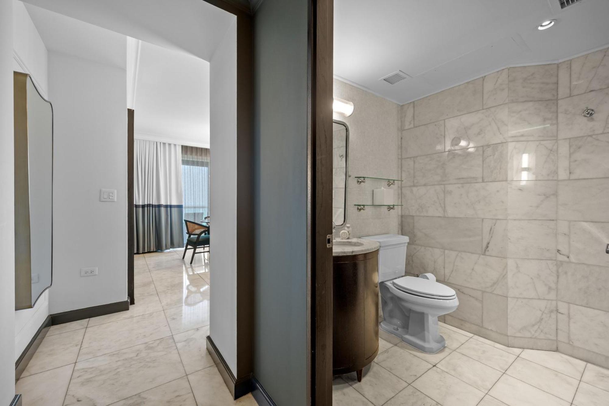 Deluxe Ocean Front King Suite