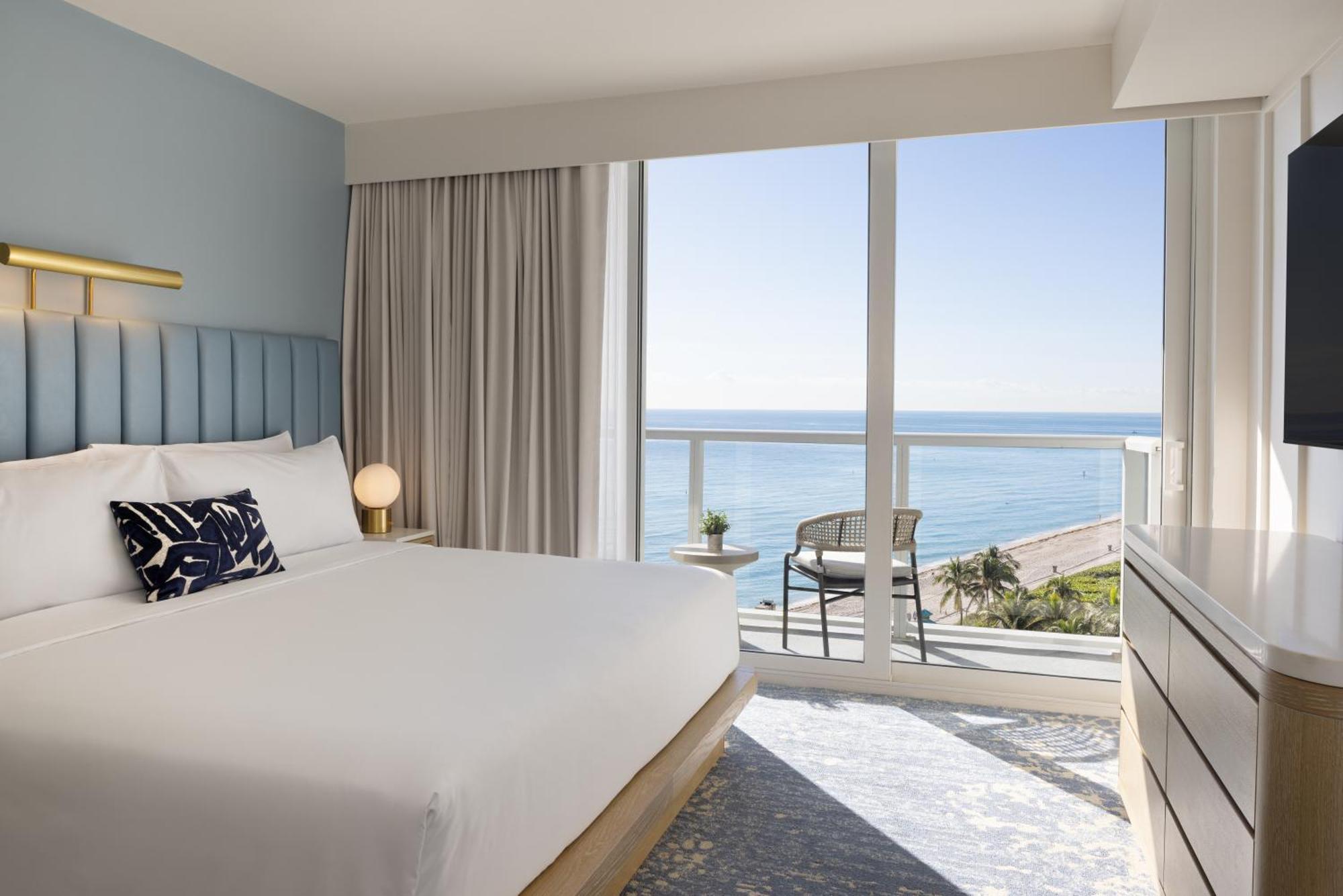 Oceanfront King Junior Suite with Balcony-Newly Renovated