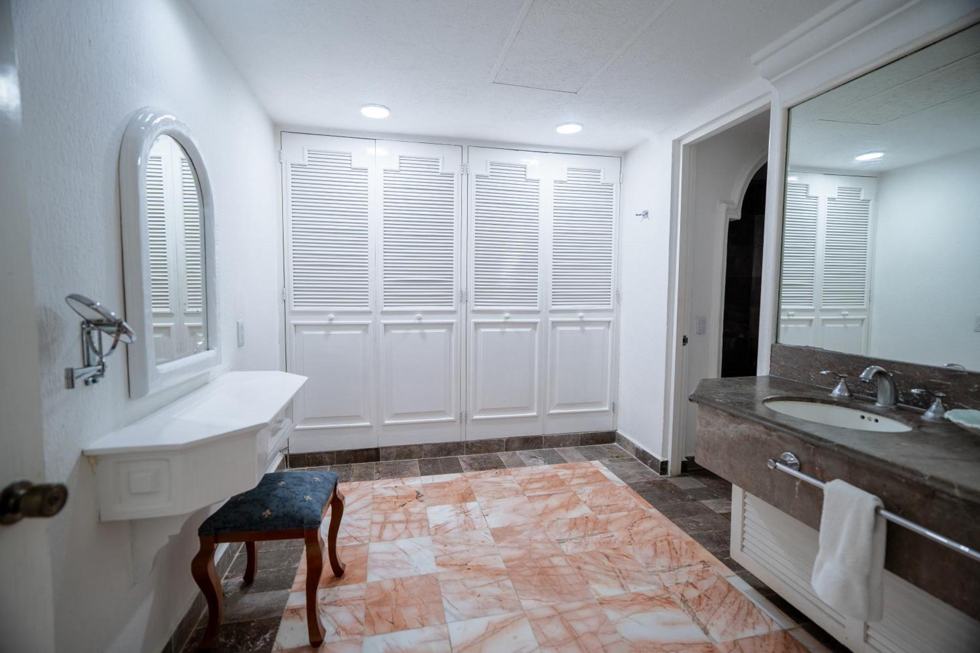 King Suite Ocean View