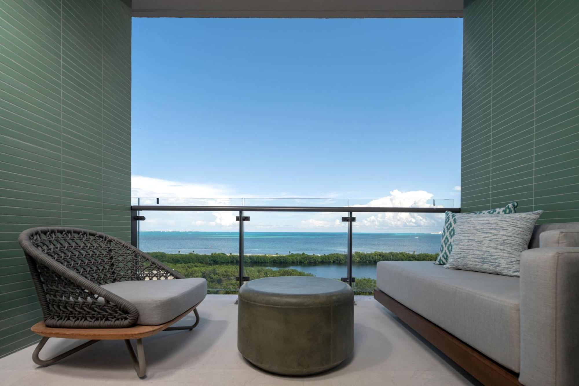 Oceanfront King Suite High Floor