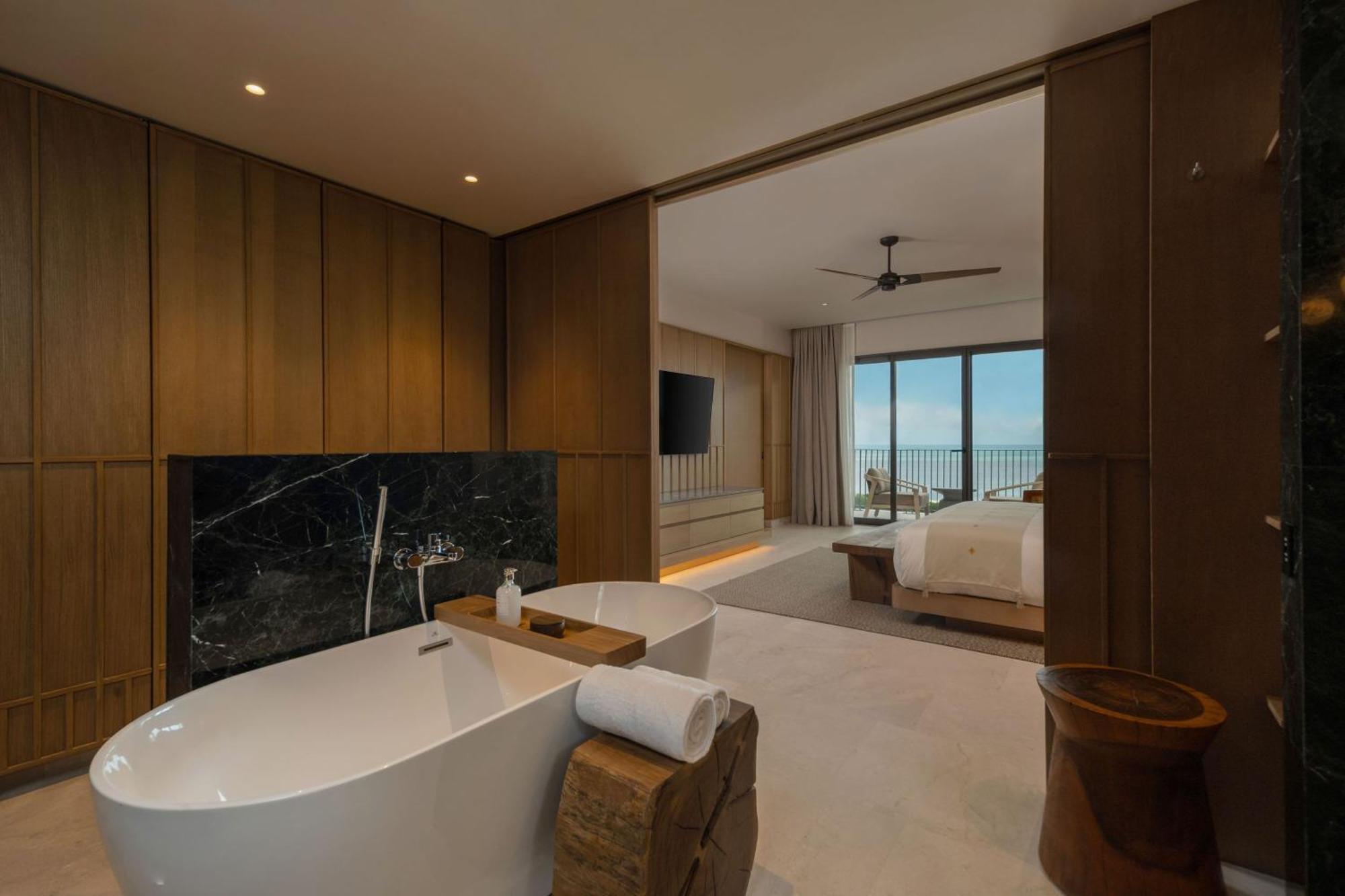 Oceanfront King Suite