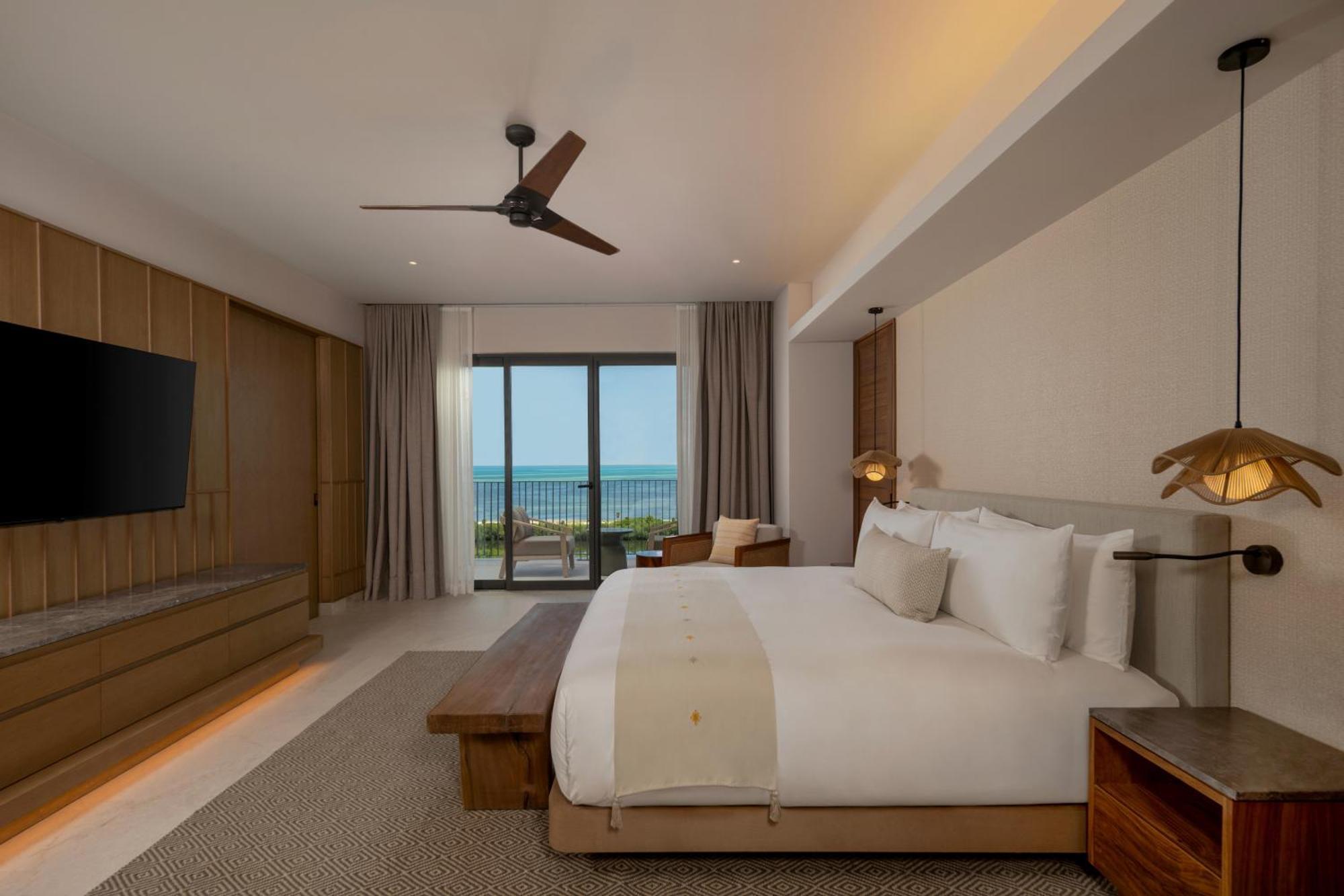Oceanfront King Suite High Floor