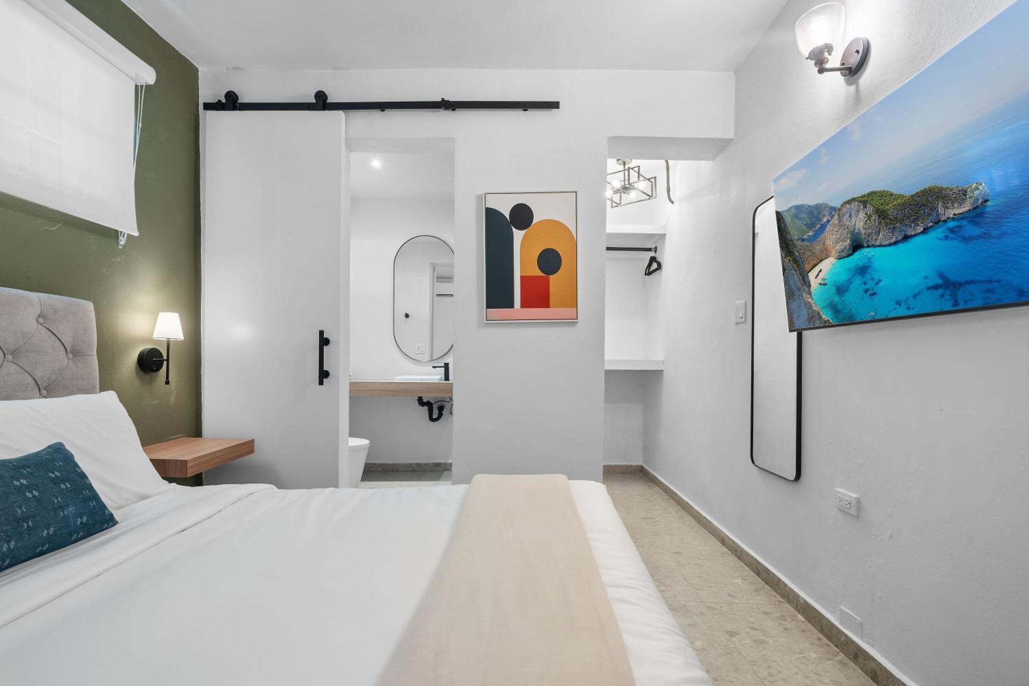 Deluxe Queen Suite