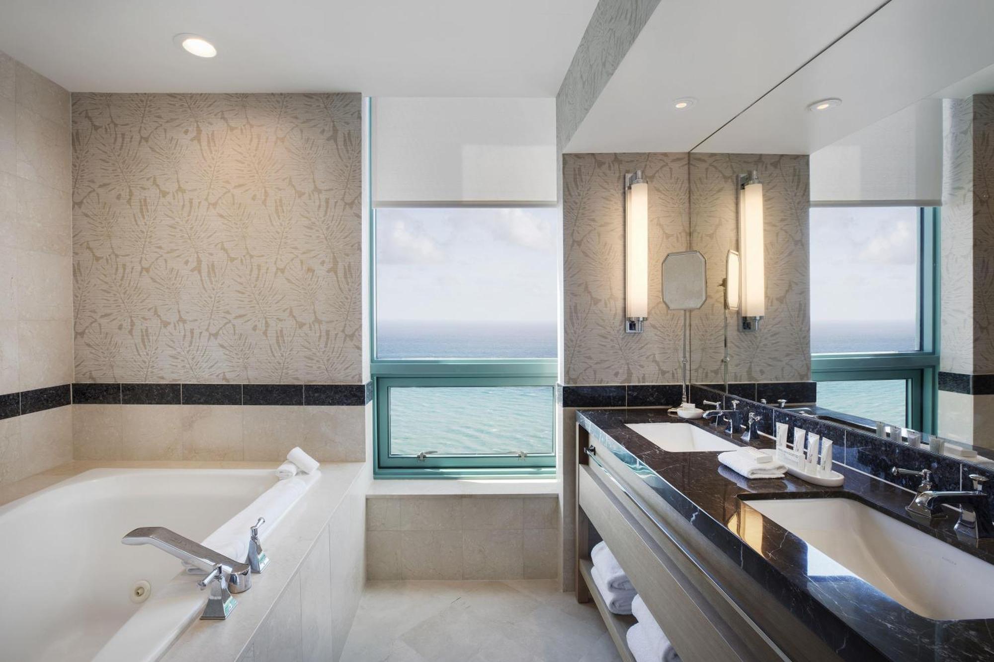 King Presidential Horizon Suite with Sunset View