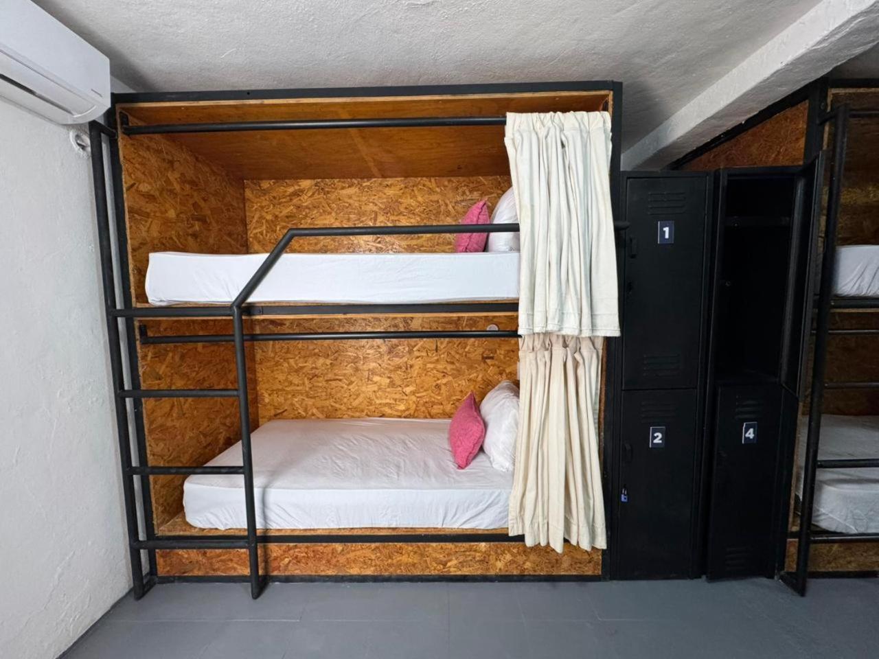 Bed 6-Bed Female Dormitory Room