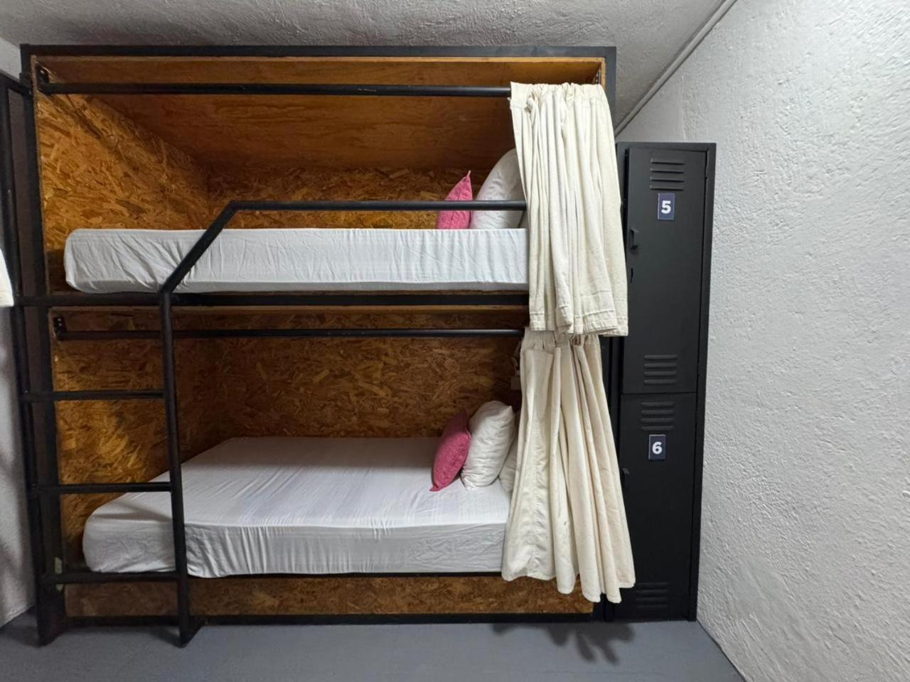 Bed 6-Bed Female Dormitory Room