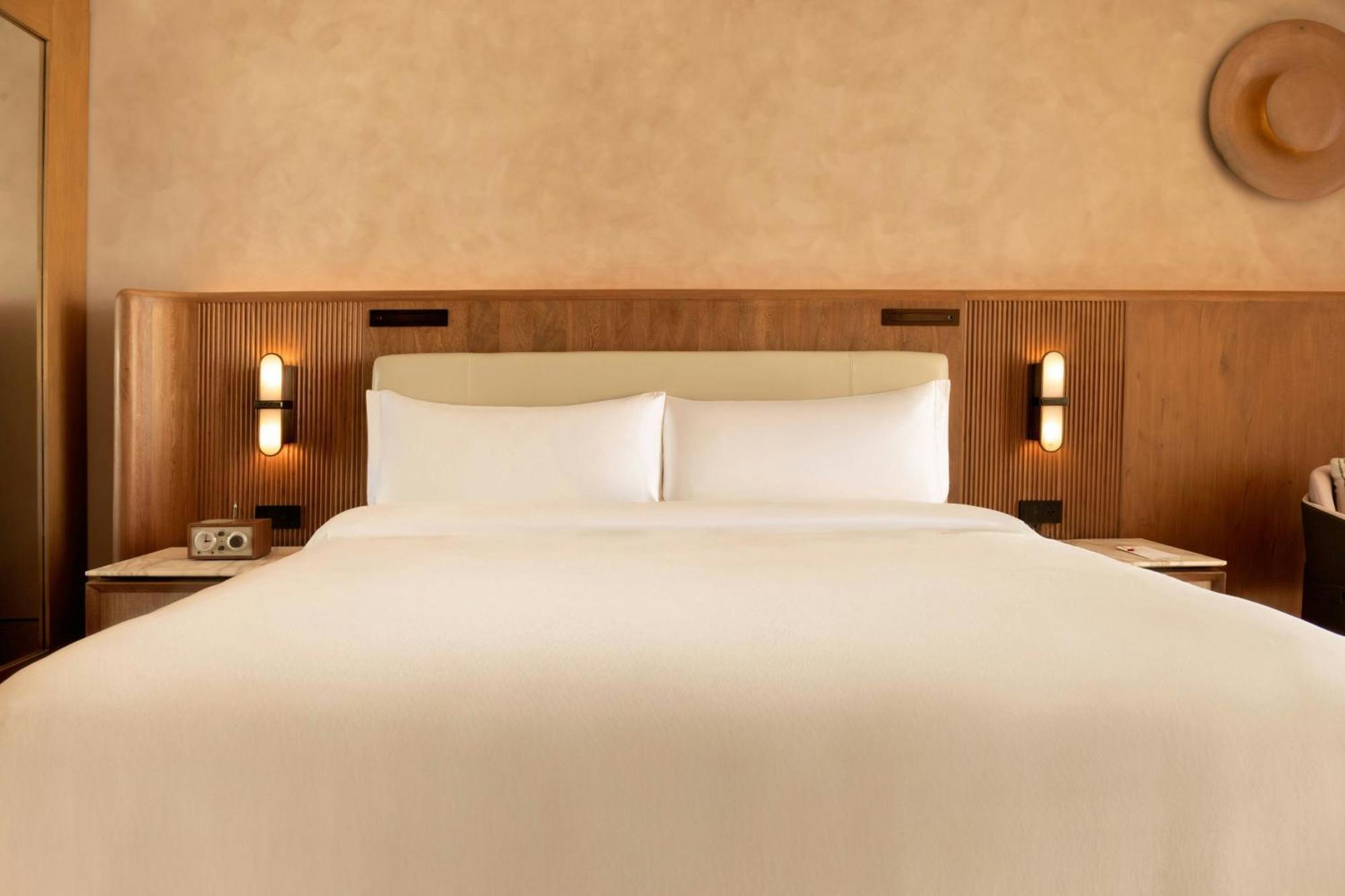 One-Bedroom Caroline Astor King Suite Ocean View Tub