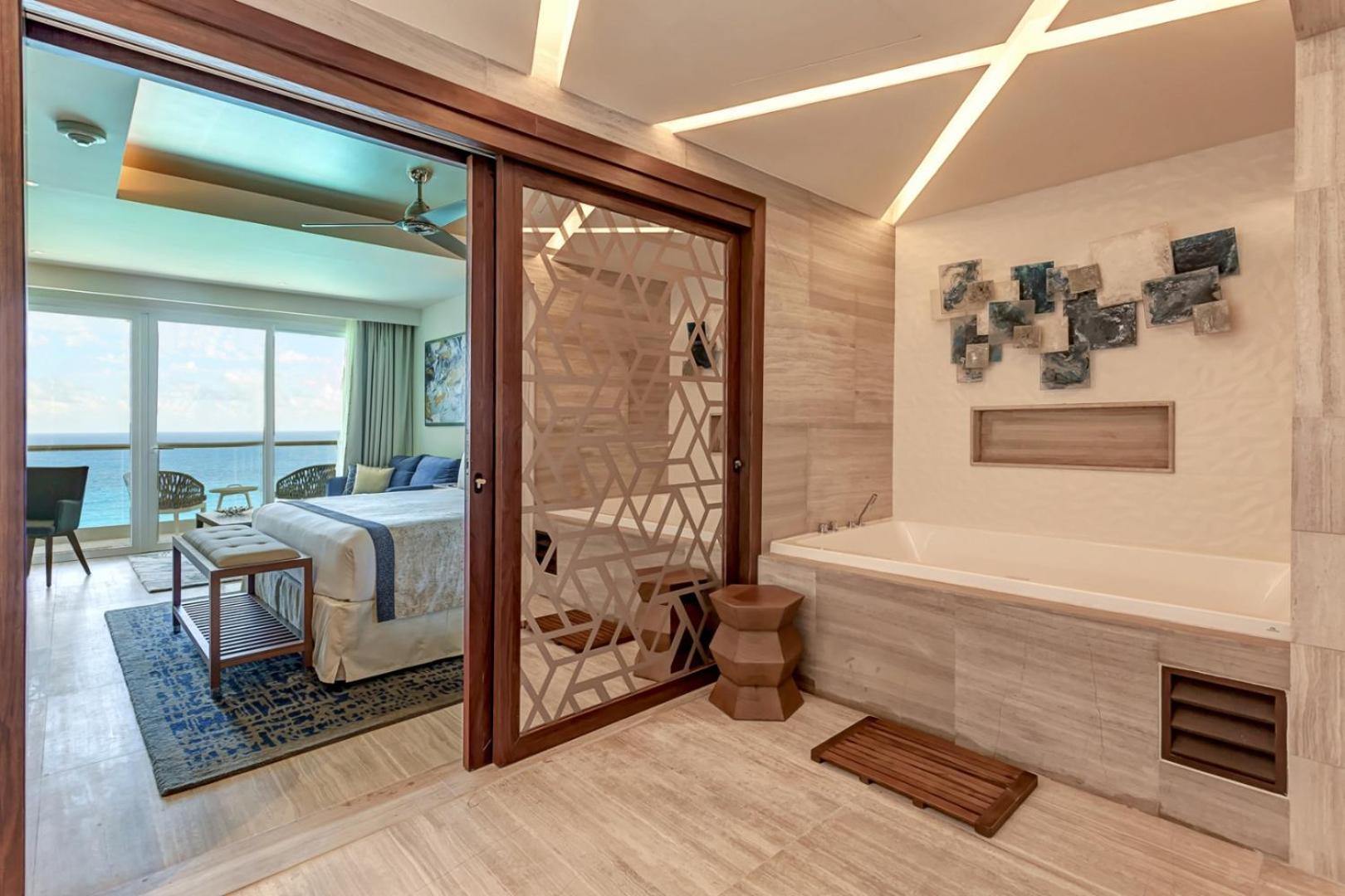 Luxury Presidential Ocean Front One Bedroom Suite Diamond Club