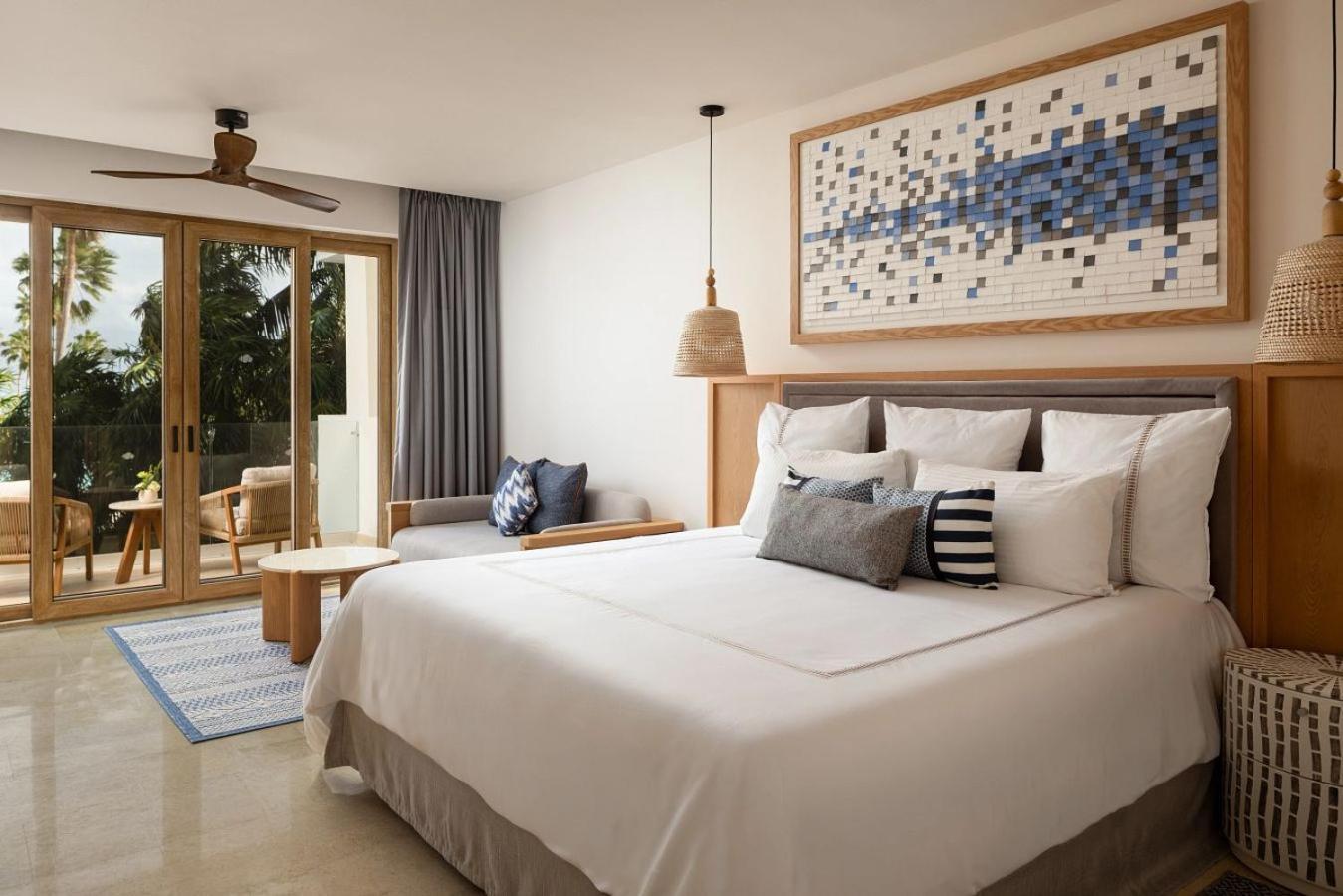 Junior Suite Garden View King Bed