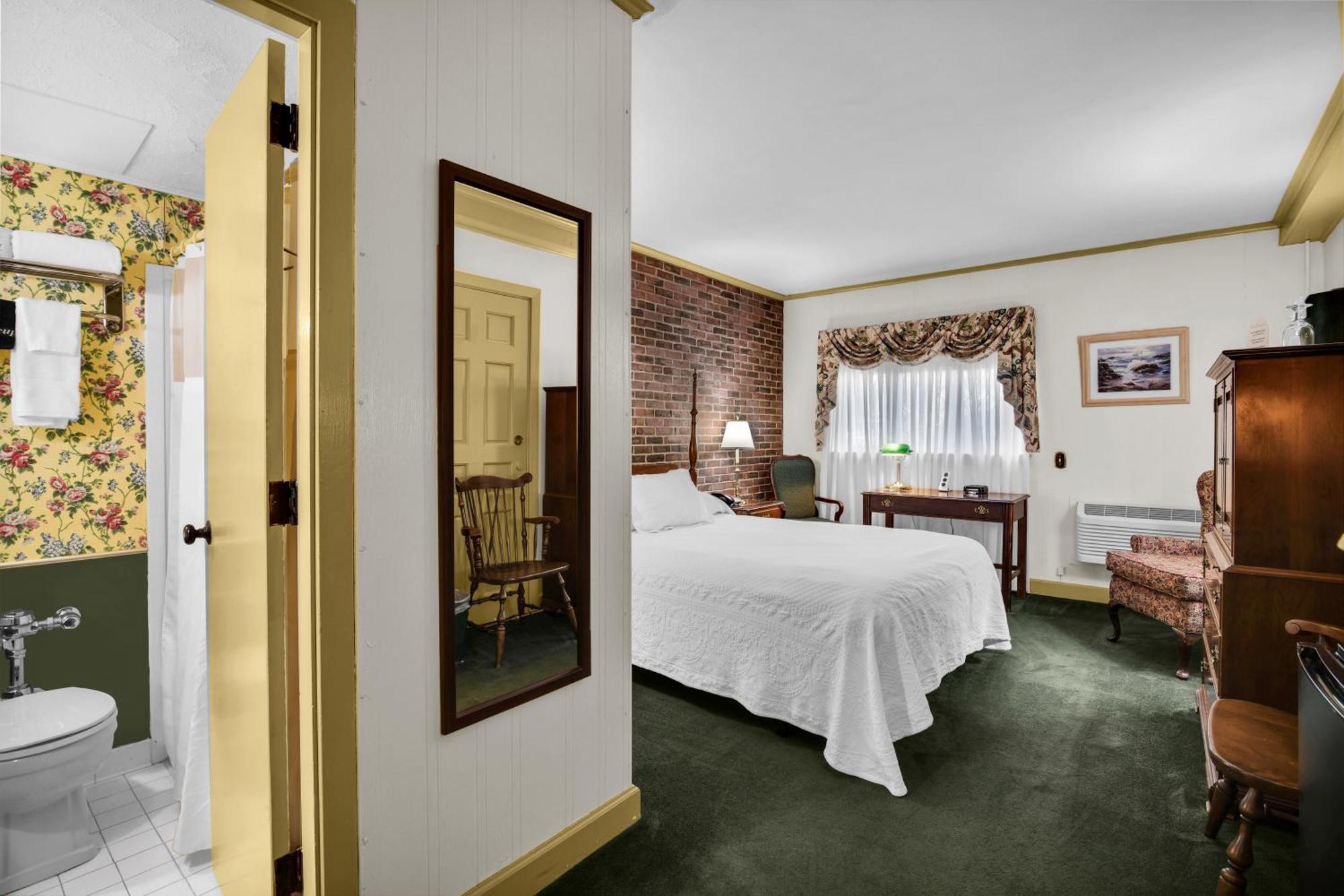 First Floor Queen Room