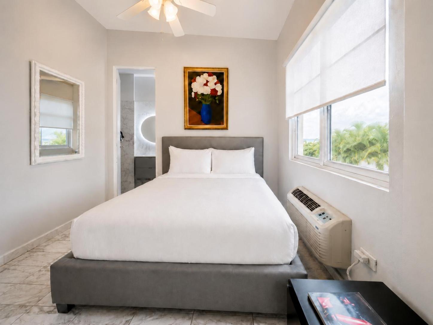 Coastal Compact Room