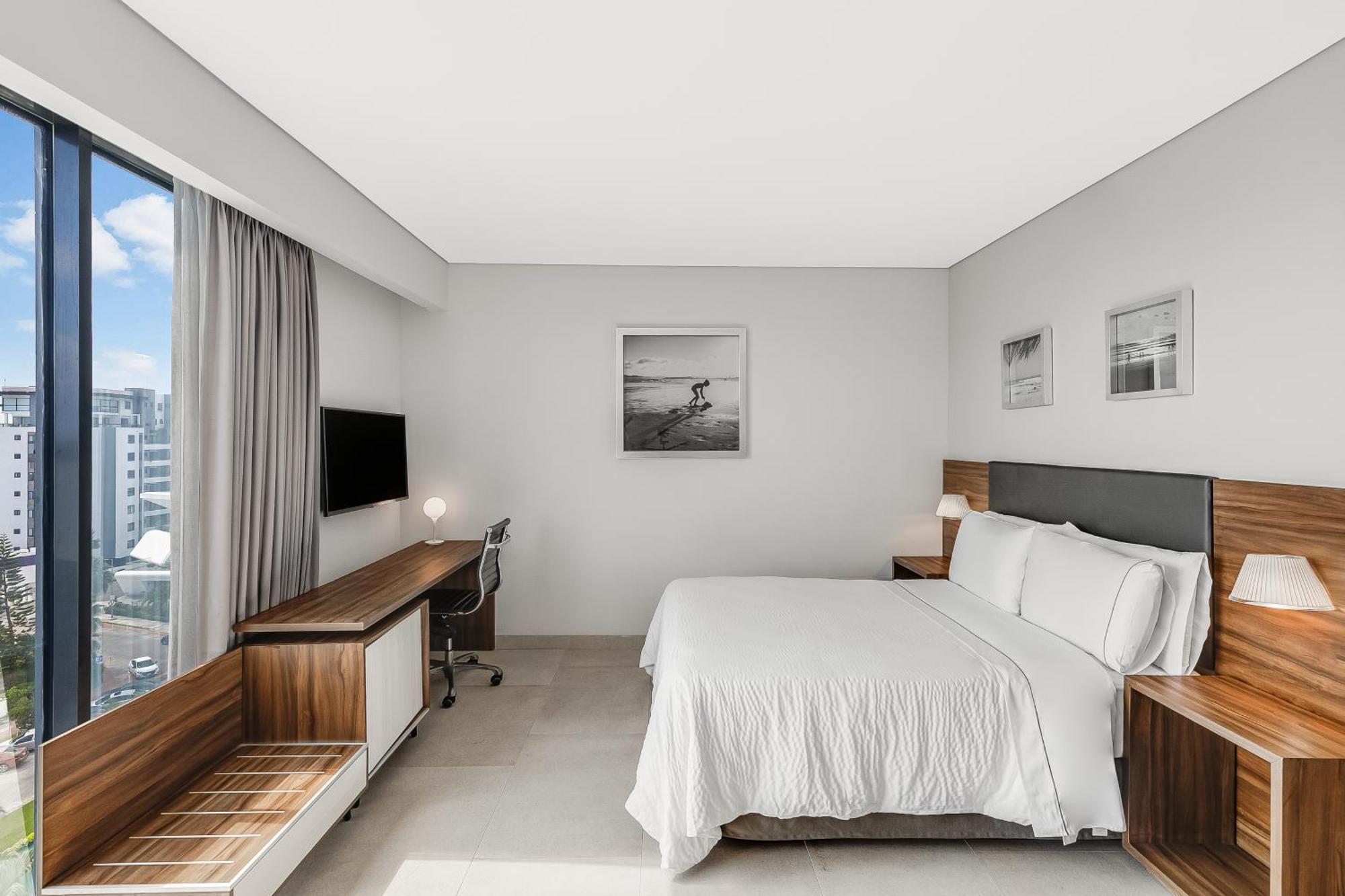 Junior Suite Queen Bed