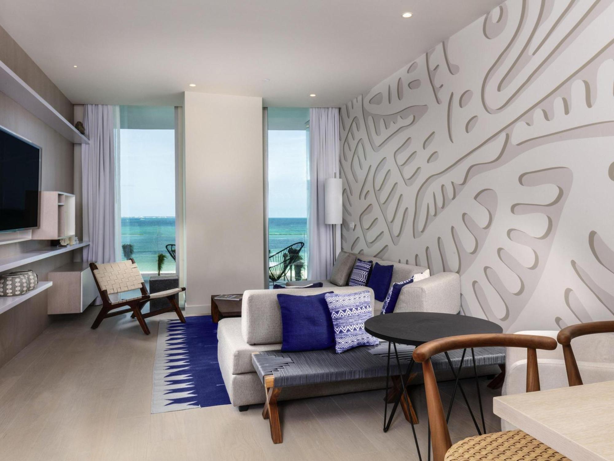 Deluxe One-Bedroom Suite Ocean Front King