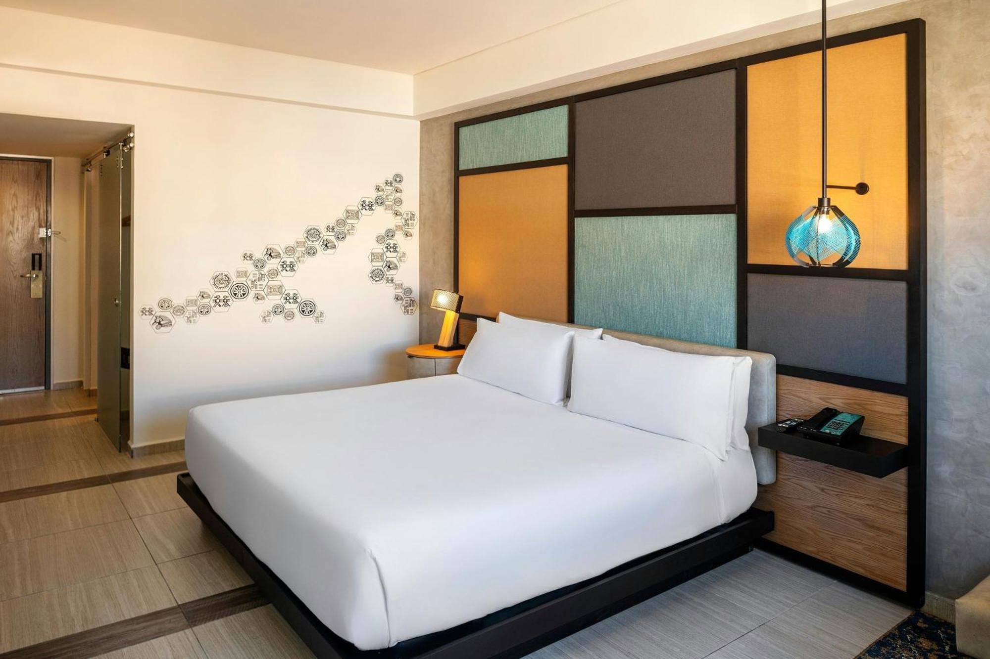 Aloft King Room