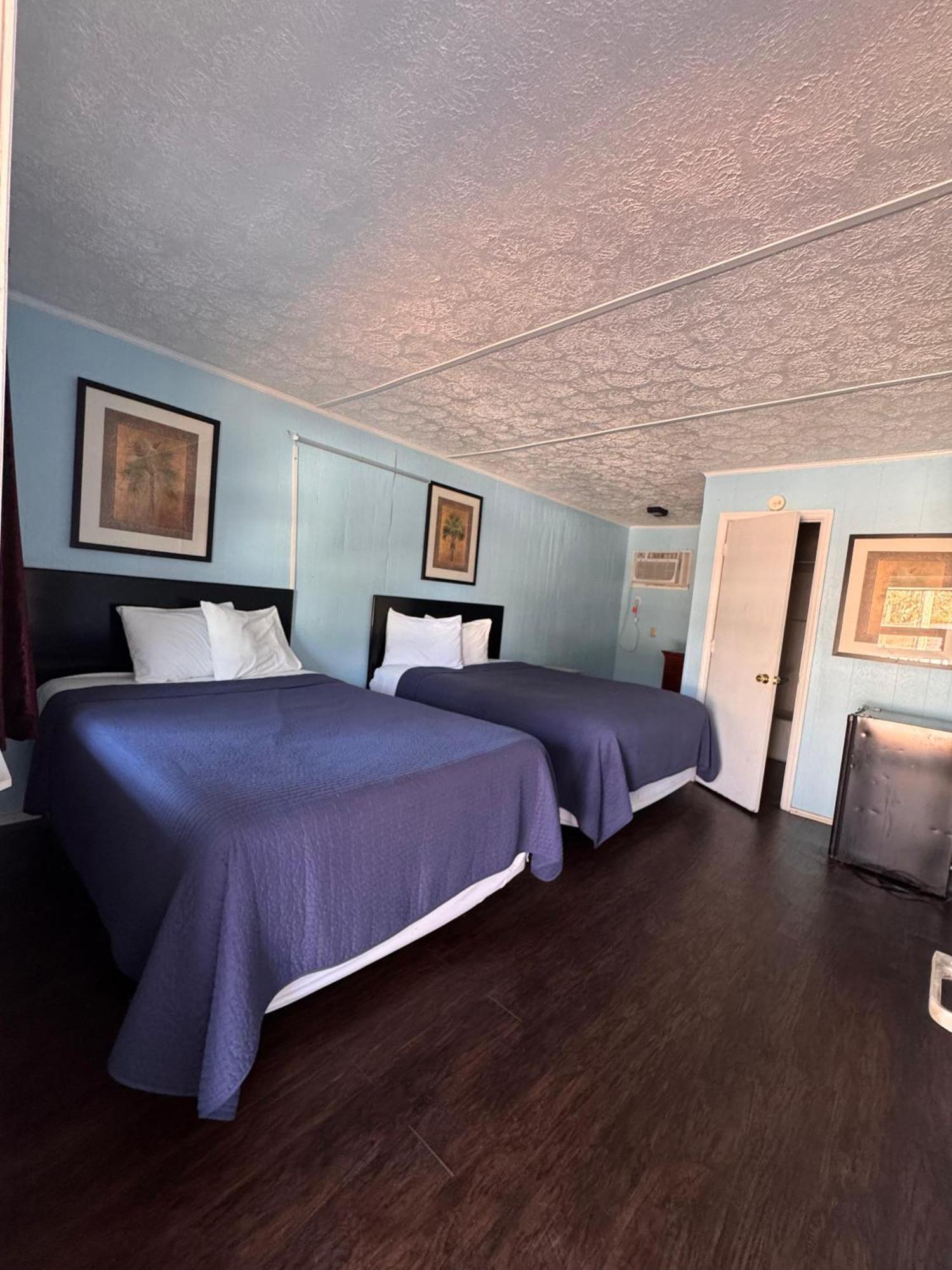 Family Room with 2 Double Beds Non-Smoking
