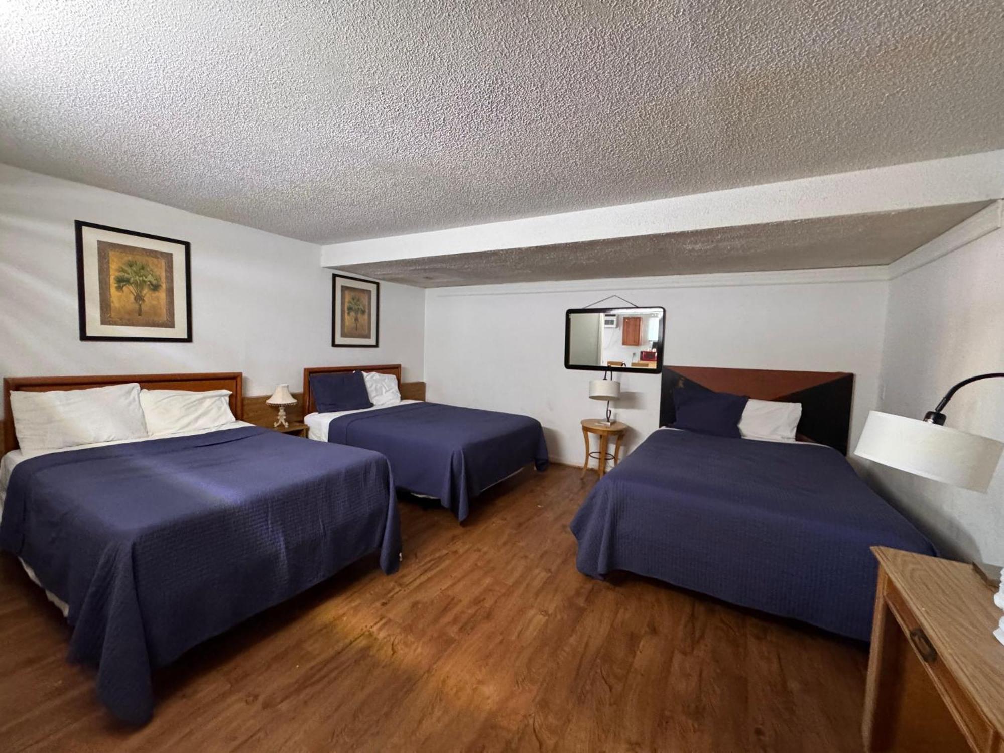 Family Room with 3 Double Beds Non-Smoking