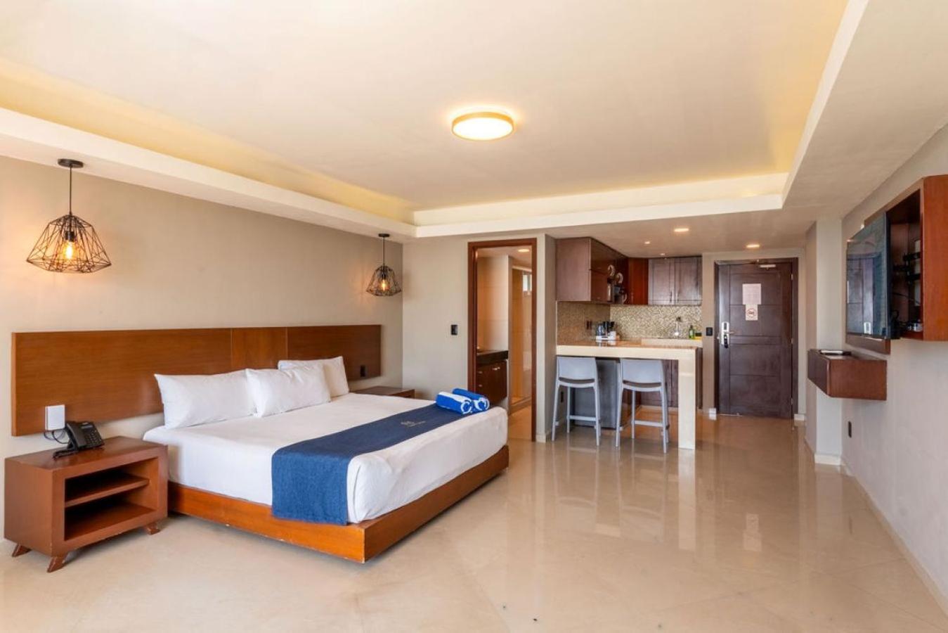Junior Suite Hot Tub