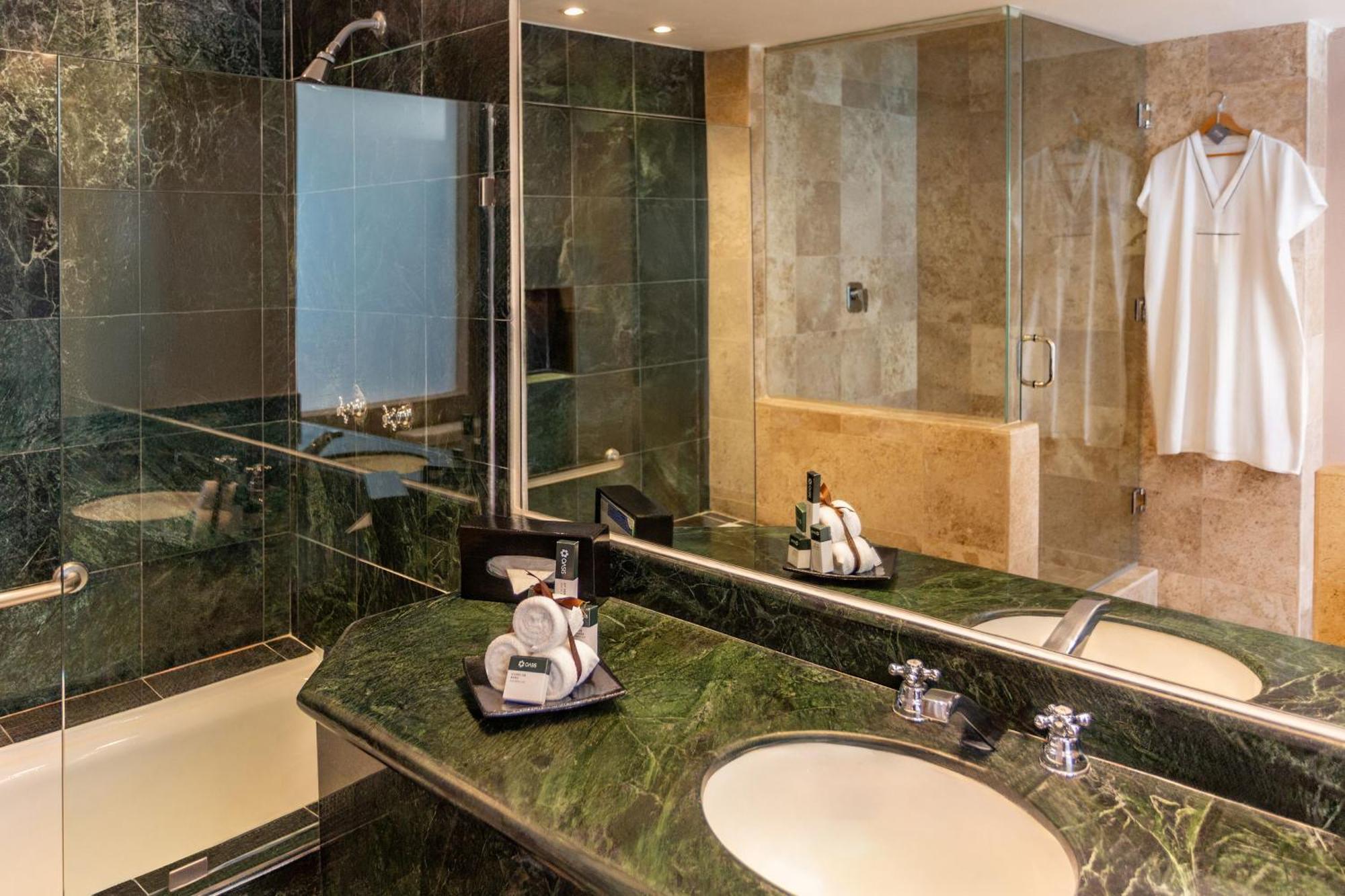 Pyramid Master Suite