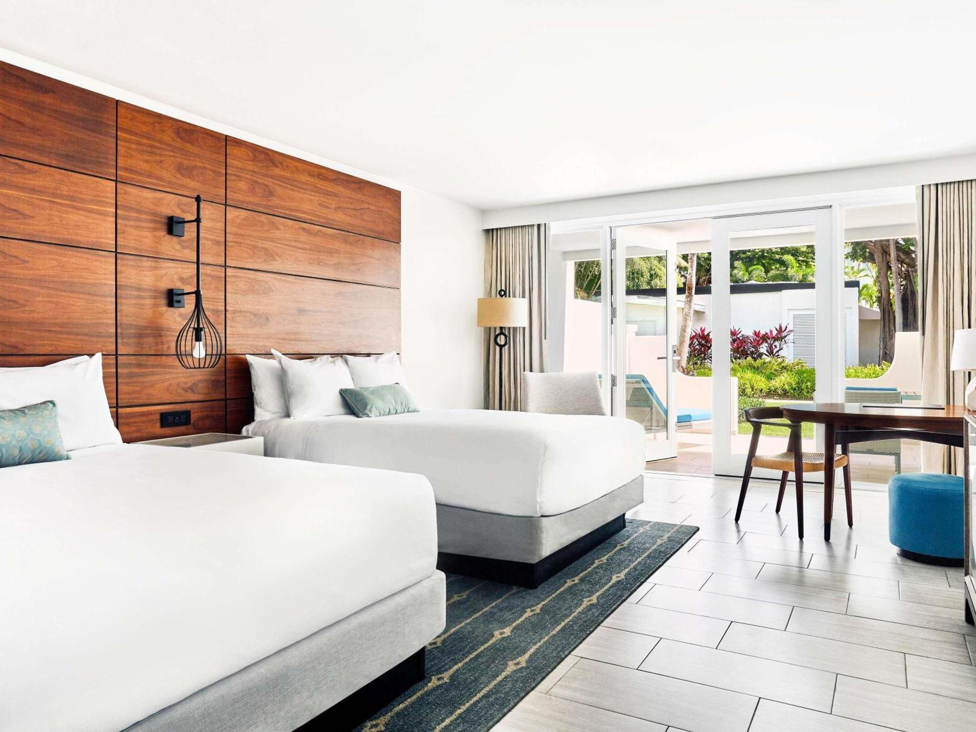 Poolside Villa Two Queen Beds Terrace Roll Shower Mobility Accessible