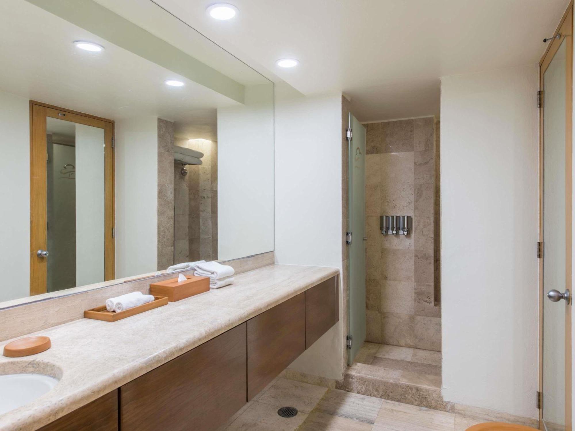 Two-Bedroom Deluxe King Suite Jacuzzi Terrace Oceanfront View