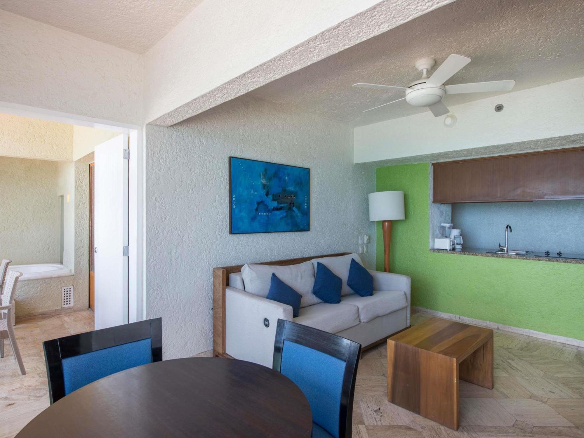 Two-Bedroom Deluxe King Suite Balcony Jacuzzi Garden View