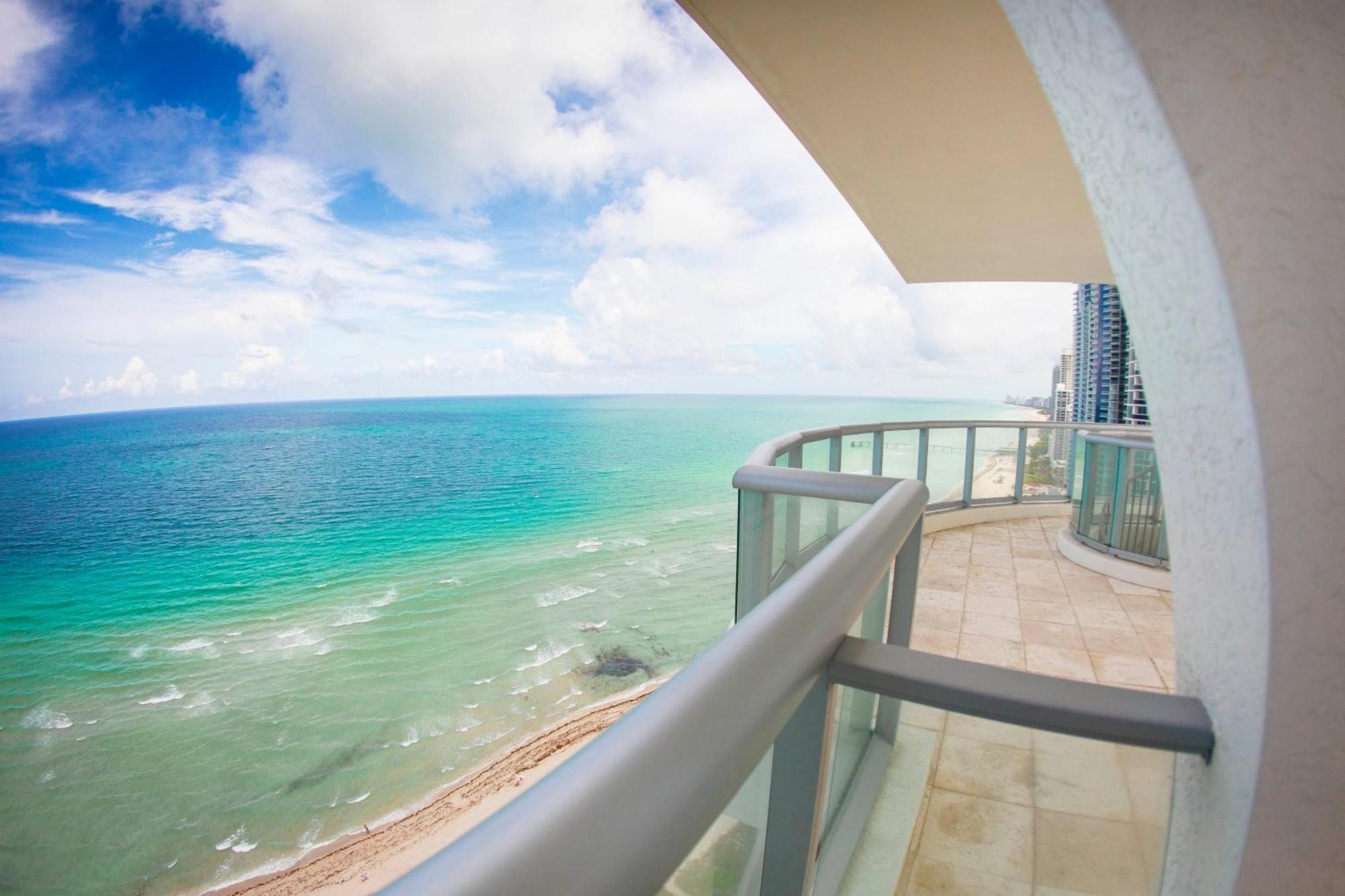 One-Bedroom Ocean Front Suite