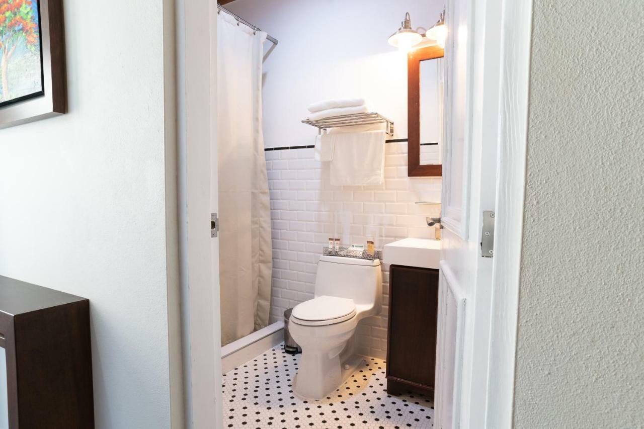 Double Room Private Bathroom