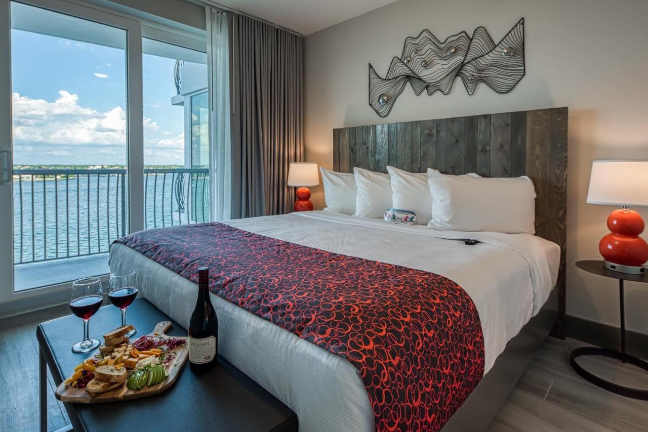 Two-Bedroom Suite ACCESSIBLE with Balcony and Full Water View
