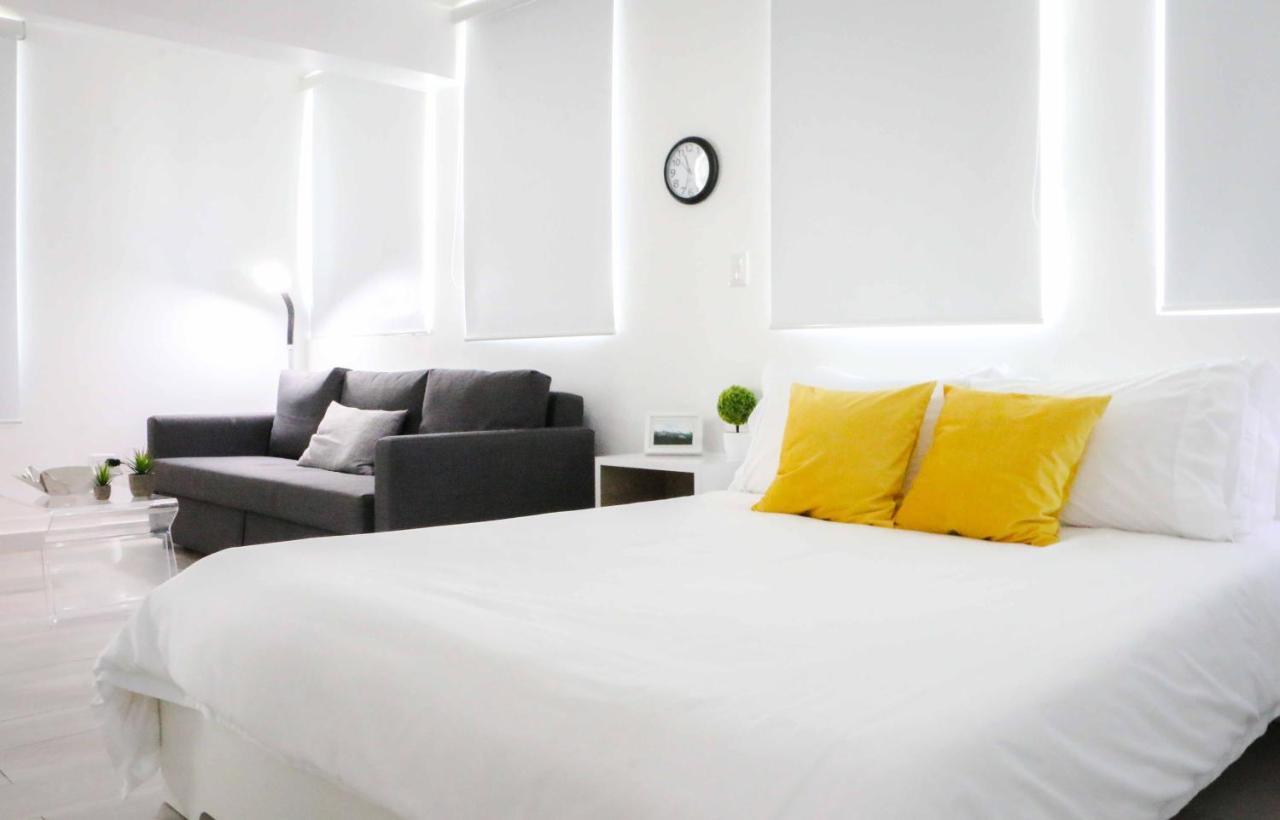 Deluxe Queen Studio