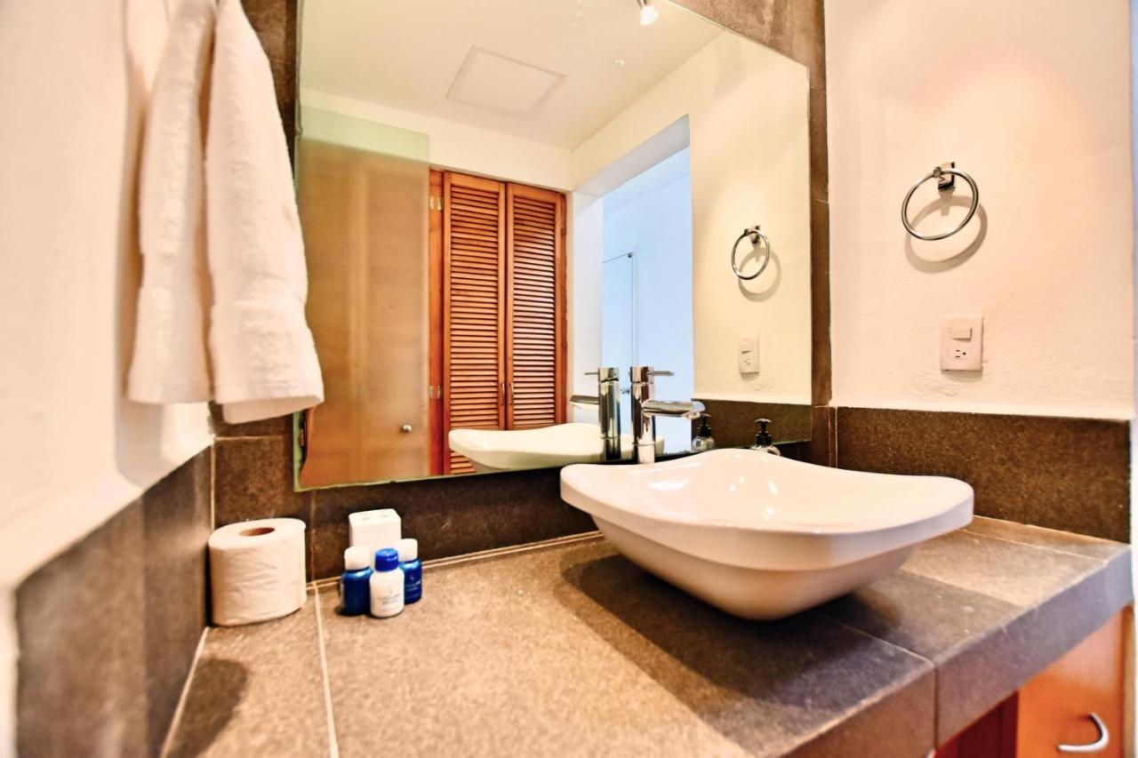 King Suite Pool View