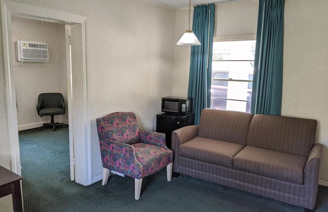 Azalea Inn & Suites-1