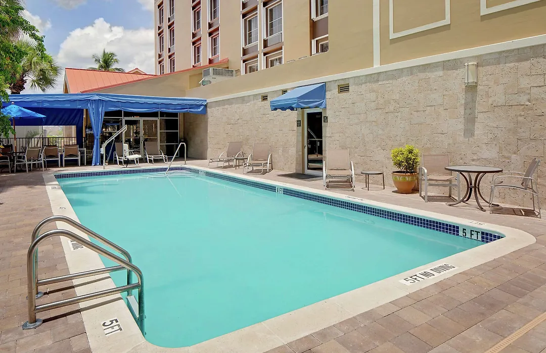Hampton Inn & Suites Fort Lauderdale Airport-1