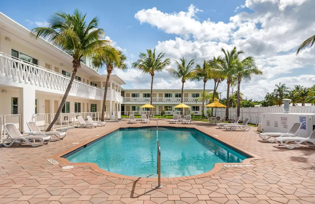 Downtown Hollywood Gardens Inn & Suites-1