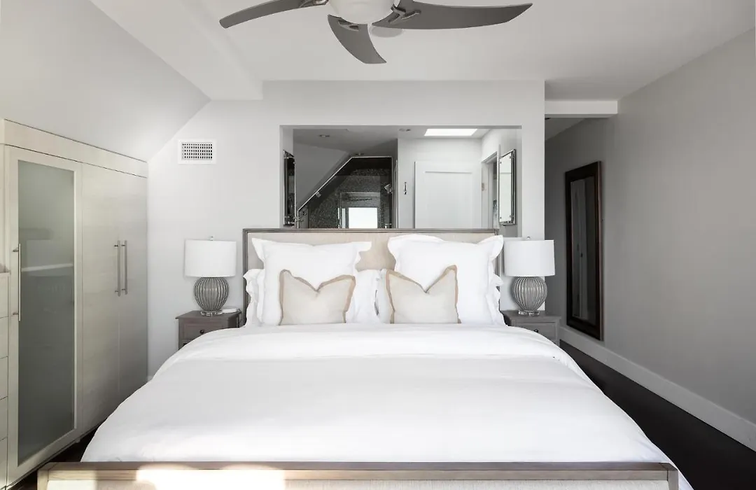 Oceanfront, Two-Level Condo With Stunning View, Decks, Fast Wifi & Fireplace-1