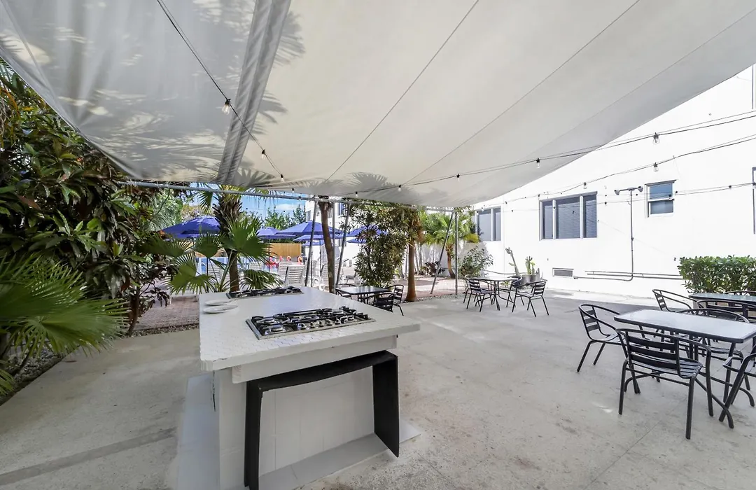Tropics Hotel Miami Beach-1