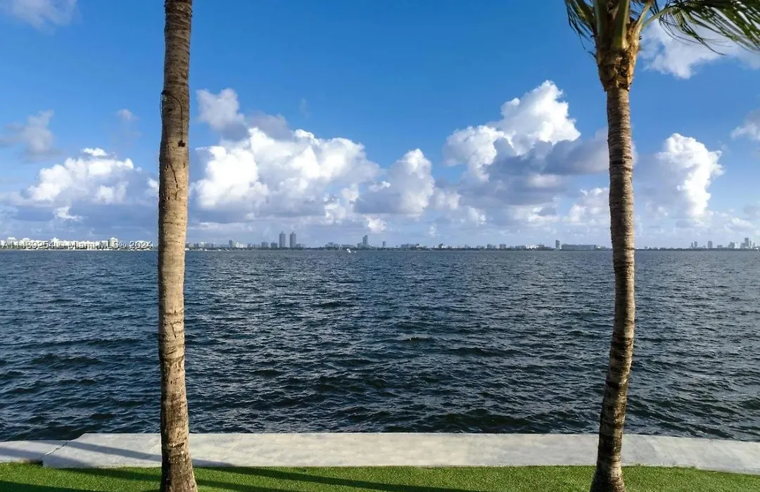 Villa Hashmi Luxury 5Bd & 5Ba Retreat On North Bay Island-1