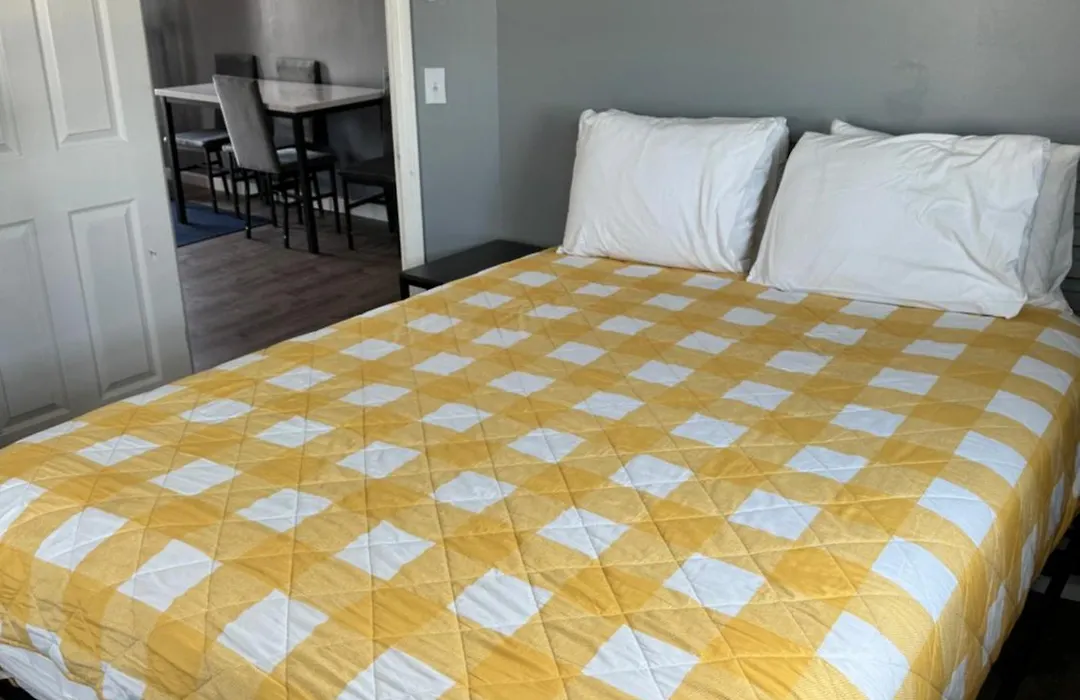 12 Ashworth Ave Suites-1