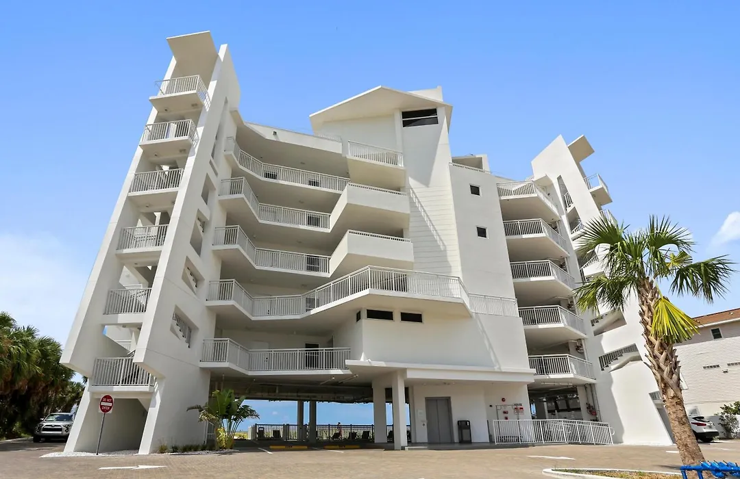 Oceana 203 West-1