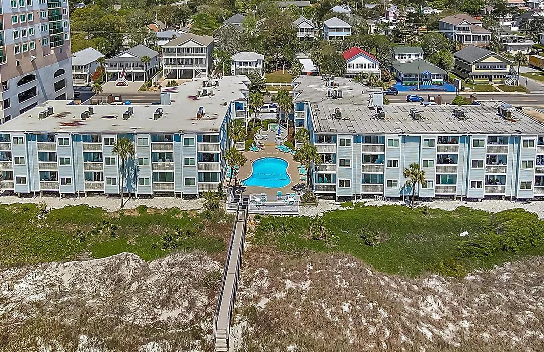 Oceanfront 2Bd | Ground Floor | Pool | Full Kitchen | In-Unit Washer/Dryer-1