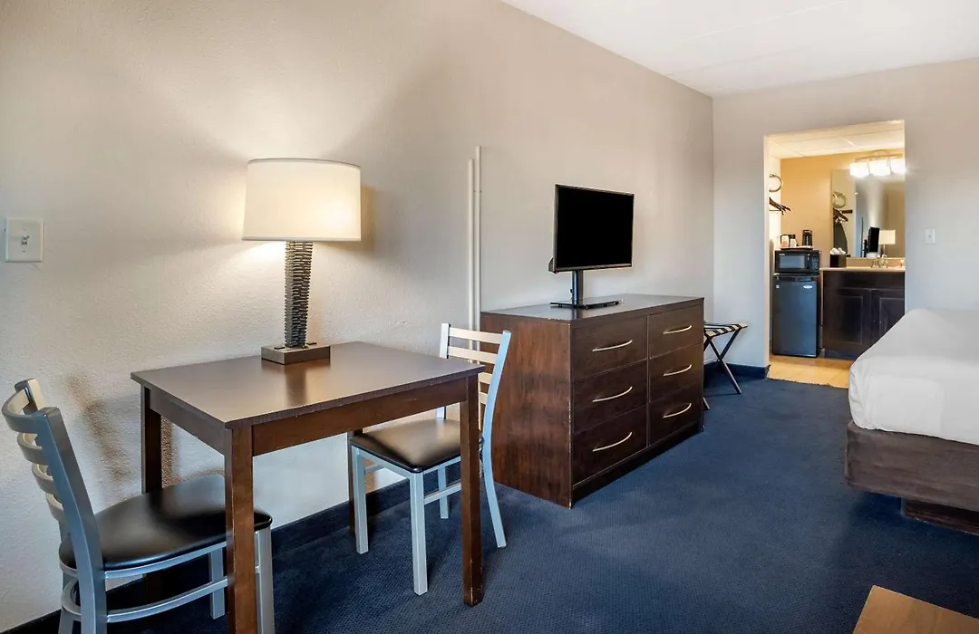 Econo Lodge Inn & Suites Rehoboth Beach-1