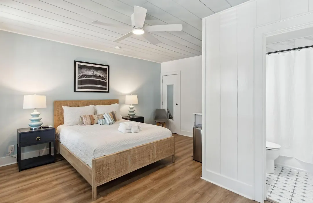 Folliday Inn - The Ariston - Room 34-1