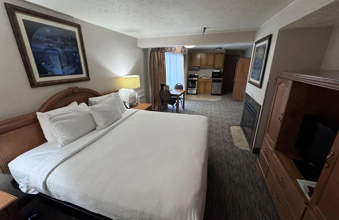 Promenade Inn & Suites Oceanfront-1