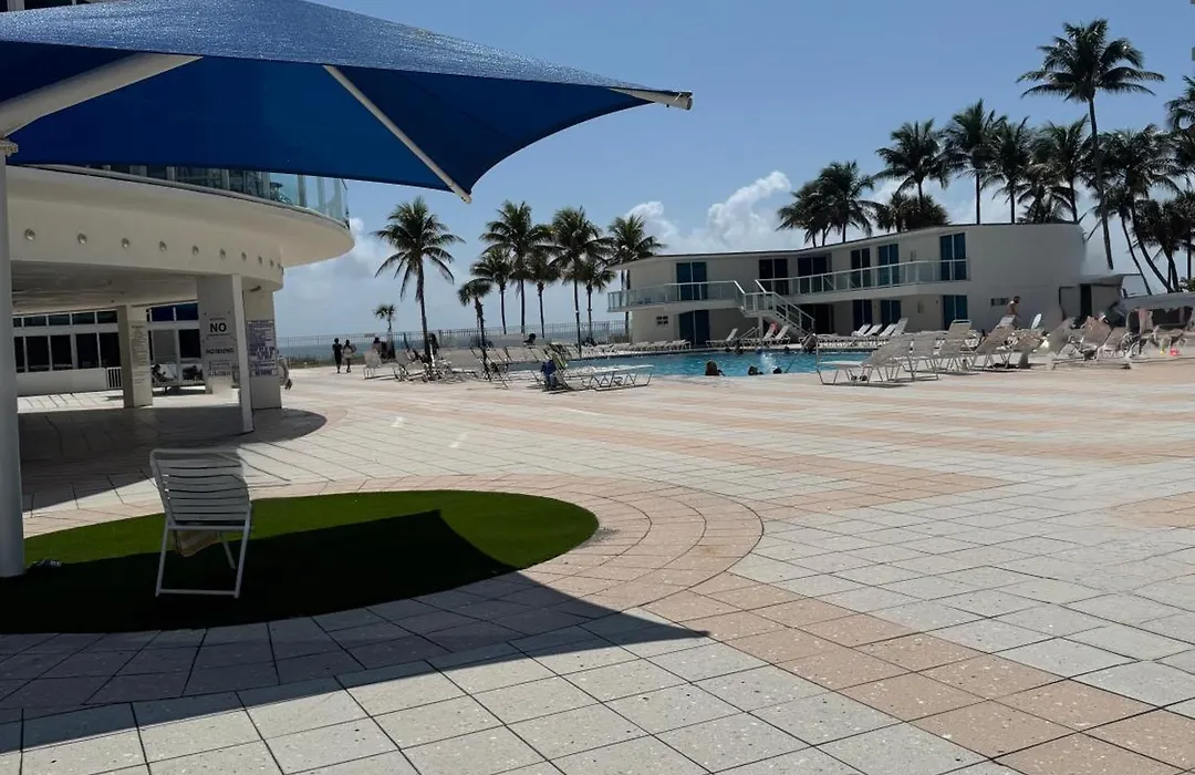 Castle Beach Studio,Tennis Court And Swimming Pool With Beach Access-1