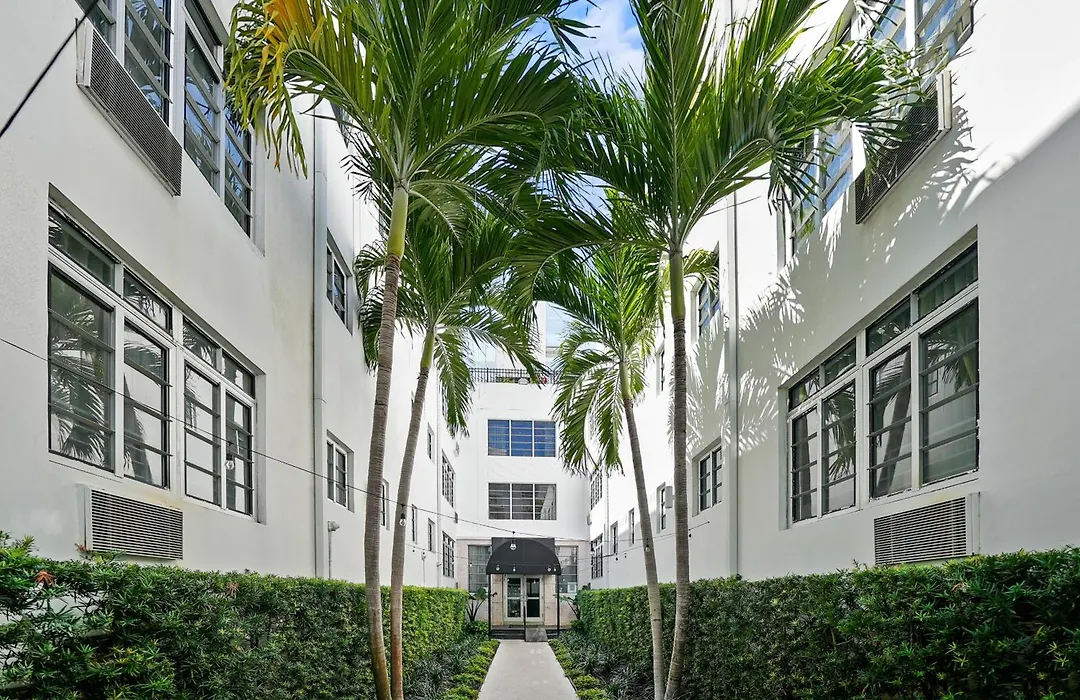 Lincoln Arms Suites-1
