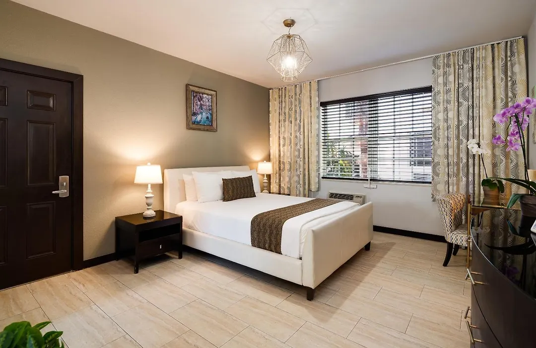 Tradewinds Apartment Hotel Miami Beach-1