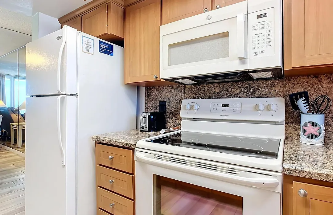 Oceanfront Condo - Beach, Pool & Bbq, Steps From Flagler Ave-1